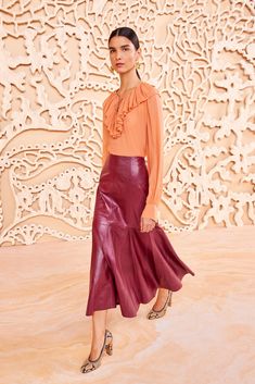 A sculptural beauty, the Noemi Skirt is made from soft leather with subtle paneling and godet detailing at the hem that creates beautiful volume. Arriving in deepest garnet red, this midi skirt sits high on the waist and fastens with a discreet zipper at the side. Composition: 100% Lamb Leather Pair with our Lilia Blouse to complete the look. Madewell Fall, Nyc Boutiques, Garnet Red, Leather Midi Skirt, Knit Denim, Denim Accessories, Knitted Coat, Signature Print, Swimwear Girls