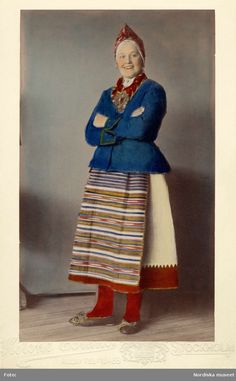 Unnarydsdräkt vinter Swedish Folklore, Cultural Outfits, Scandinavian Costume, Swedish Fashion, National Dress, Doll Costume