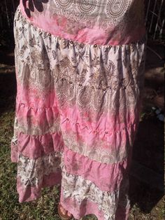 "Peasant skirt,hippie skirt,pink Paisley,gold,sequin,skirt,small Measurements: Waist 29 1/2\" Length 31\" Excellent condition J 701 SEE OUR ONLINE STORE FOR MORE GREAT STUFF NOT SOLD HERE WWW.FREEDOMBAGZ.COM Peasant skirt,hippie skirt,pink Paisley,gold,sequin,skirt,small" Pink Bohemian Mini Skirt, Pink Bohemian Tiered Skirt, Bohemian Pink Tiered Skirt, Pink Mini Skirt For Festival, Bohemian Flowy Paisley Print Skirt, Bohemian Paisley Print Skirt, Bohemian Tiered Paisley Print Skirt, Bohemian Tiered Skirt With Paisley Print, Casual Pink Maxi Skirt For Festival