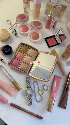 Make Up Products Aesthetic Pic, Minimalistic Make Up, Aesthetic Makeup Collection, Clean Makeup Aesthetic, Best Sephora Makeup, Makeup Display, Makeup Bag Essentials, Makeup Obsession, Luxury Makeup