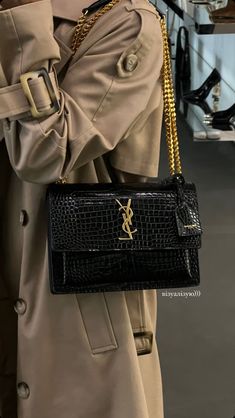 Saint Laurent Bag Outfit, Yves Saint Laurent Bag, Saint Laurent Bag, Cute Bags, Black Bag, Cloth Bags