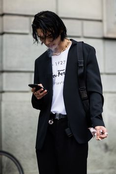 Milan Fashion Week FW19: Best Street Style Looks | Highsnobiety Korean Street Fashion Men, Black Outfit Men, Paris Fashion Week Men, Mens Inspiration, Guys Fits, Mens Fashion Week, Style Looks, Best Street Style, Street Style Inspiration