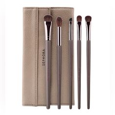 A Five-Piece Set Of Must-Have Makeup Brushes, Plus A Tutorial From The Sephora Pro Team, To Help You Master The Perfect Smoky Eye. What Does: This Tutorial Brush Set Includes The Essentials For Mastering A Smoky Eye, Including A Medium Shadow Brush, Pointed Crease Brush, Angled Liner Brush, Fluffy Crease Brush, And Smudge Brush. The Tutorial Insert Provides An Uncomplicated Step-By-Step Guide To Help You Achieve Your Look, Also With Pro Tips And Tricks. All Brushes Come Housed In A Beautiful Peb Best Affordable Makeup, Best Cheap Makeup, Affordable Makeup Brushes, Makeup Brush Set Best, How To Use Makeup, Budget Makeup, Makeup Brush Sets, Good Makeup, Cheap Makeup Brushes