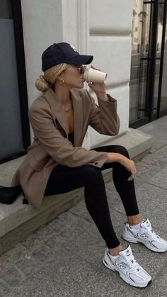 Looking for outfit ideas for fall 2023? I'm sharing my favorite fall outfits and style trends that are going to be huge this year! Women's fashion #ootd #style Sporty Chic Outfits, Shoes Names, New Balance Outfit, Look Legging, Footwear Fashion, Beige Outfit, Legging Outfits, Neue Outfits, Stil Elegant