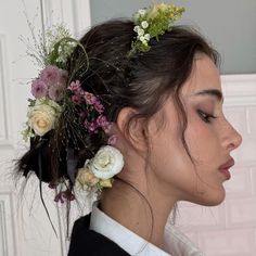 Hair With Flowers In It, Curly Hair With Flowers, Hair With Flowers, Floral Wedding Hair, Jewelry Photography Styling, Look Formal, Nothing But Flowers, Half Up Half Down Hair, Long Straight Hair