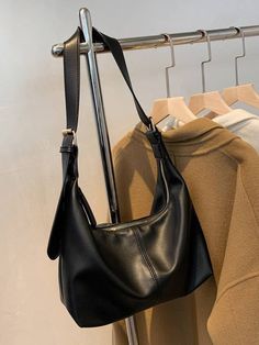 Crossbody Bag Outfit, Purse Aesthetic, Edgy Bags, Uni Bag, Prettiest Celebrities, Chique Outfit, My Style Bags, Aesthetic Bags, Girly Bags