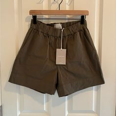 Not Sure The Exact Name Of The Short But Nwt Everlane Short, Size M. They’re A Pull On Short, Cinched Waist, Super Cute In Olive Green Color. Organic Cotton. Side Pockets. Olive Green Color, Cinched Waist, Green Color, Olive Green, Organic Cotton, Super Cute, Womens Shorts, Green, Women Shopping