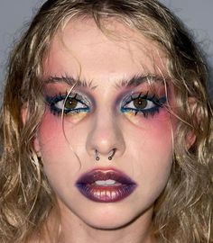 Makeup Look Y2k, Aesthetic Fairy Makeup, Messy Eye Makeup, Messy Makeup Aesthetic, Edgy Eyeliner, Stylish Eyeliner, Euphoria Inspired Makeup, Eyeliner Tutorials, Eyeliner Graphic