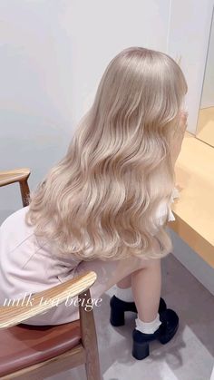 Short Milk Tea Hair, Light Milk Tea Hair Color, White Milk Tea Hair, Milk Blonde Hair, Milk Tea Blonde Hair, Milk Tea Blonde, Korean Hair Color Ideas, Milk Tea Hair Color, Beige Korean