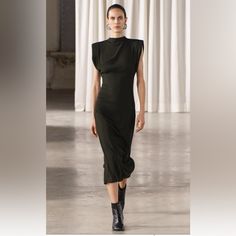 Brand New, It’s Too Tight On Me. I Would Say This Runs True To Size And Is A True Xs Green Midi Dress, Zara Dresses, Tights, Zara, Colorful Dresses, Midi Dress, Brand New, Womens Dresses, Green