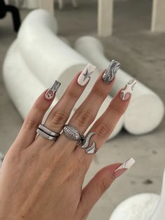 Chrome nails @shesalussh #chrome #chromenails #nailart #naildesign #nails Grunge Nails With Charms, All Chrome Nails, Trendy Coffin Acrylic Nails, Chrome And White Nails, Bmw Nails Design, Grunge Nails Ideas, Nail Art With Charms, Silver Chrome Nails Designs, Chrome Nails Square