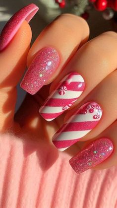 I'm absolutely loving the pink nail trend this Christmas! It's the perfect mix of fun and elegance. What do you think of this look? Share your thoughts on this gorgeous pink Christmas nail design in the comments below! Christmas Nail Ideas Acrylic, Christmas Nail Design, Plaid Nails