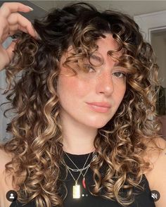 Long Naturally Curly Hair, Effortless Hair, Natural Curly Hair Cuts, Curly Hair Photos, Naturally Curly Hair, Colored Curly Hair