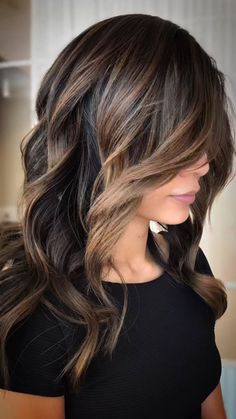 Blonde Carmel Highlight, Fall Bayalage Brunette, Warm Highlights On Dark Hair, Brunette Foilayage, Fall Balayage Brunette, Dimensional Brunette Balayage, Fall Balayage, Partial Balayage, Trendy Fall Hair Color