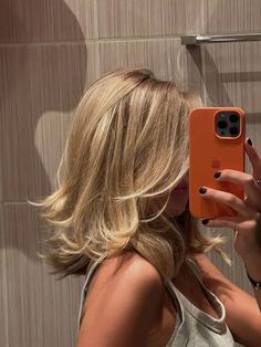 80 Edgy Medium-Length Butterfly Haircuts - Styleoholic Blonde Butterfly Haircut, Butterfly Haircuts, Curled Ends, Medium Blonde Hair, Chic Haircut, Haircut 2024, Butterfly Cut, Short Hair Lengths