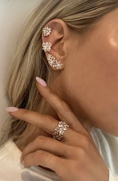 Coastal Auntie, Jewellery Moodboard, Logan Hollowell, Diamond Flower Earrings, Expensive Jewelry Luxury, Luxe Jewelry, Dope Jewelry, Jewelry Fashion Trends, Classy Jewelry