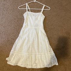 Never Worn, With Tags Casual Knee-length Lace Dress, Casual Fitted Lace Dress For Day Out, Fitted Casual Lace Dress For Day Out, Casual White Mini Lace Dress, Casual White Mini Length Lace Dress, Casual Lace Sundress Fitted, White Casual Lace Dress For Spring, Casual White Lace Brunch Dress, Casual White Lace Dress For Brunch