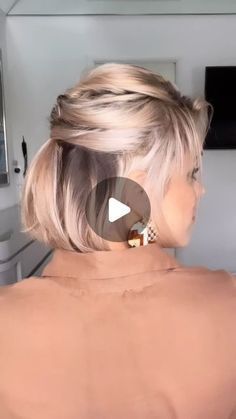 Bob Updo Hairstyles, Short Hair Updo Easy, Short Hair Dos, Quick Hairstyle, Beautiful Friday, Short Hair Up, Short Hairstyles Fine, Princess Meghan