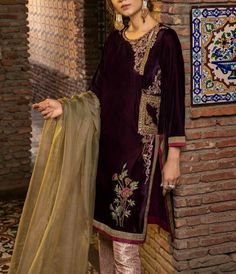 Beautiful Pakistani designer winter velvet straight kurta has zari and thread work over the neck and hemline.It has straight brocade pant with orgenza Dupatta. Dupatta has beautiful lace border and matching embroidery over both sides. ✨Elegant velvet suit is perfect for wedding guest, party or formal function. ✨We stitched outfit with lot of care, so that our customers should not have any issues regarding finishing and fitting. ✨This dress can be customise in any other colour and in all size, pl Velvet Kameez, Winter Party Wear, Party Wear Pakistani, Pakistani Suit, Velvet Shawl, Velvet Suit, Color Magenta, Hand Work Embroidery, Velvet Shirt