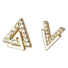 14K Solid Gold Triangle V Shape Stud Earrings Diamond Women Wedding Party Gift. V Size 0.8x0.6 Cm Approx Shape Triangle Closure Butterfly Metal Yellow Gold Material 14k White Gold, Natural Diamond Total Carat Weight 0.24 & Under Weight 0.7 Grams Approx Certification BIS Hallmark, IGI triangle Size 0.9 Cm Approx A P P R O X T I M E All items are custom made to order. Our approx time is about 6 - 10 business days. This can change during peak season Note: There May Be Little Variation In Colour Between Image And Actual gemstone due to the resolution of the display of your computer or mobile But our product Image are original.Any image are not Photoshop .We Are Trying Our Best To Display Actual Image Of The Gemstone Which is To Be Delivered To Our Customers Lobe Orbital, Ear Jacket Earring Gold, Stud Earrings Diamond, Gold Ear Jacket, Round Diamond Earrings, Cat Earrings Studs, Gold Triangle, Gold Diamond Studs, Wedding Party Gift