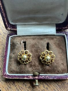 VINTAGE 9k  post earrings from UK Circa 1970's Unmarked but tested 9k Butterfly backs are marked 9k  11mm EXCELLENT CONDITION 2.2 grams FREE SHIPPING! Antique box not included- for photo only. Retro Gold Earrings For Anniversary, Retro Yellow Gold Formal Earrings, Gold Retro Earrings For Anniversary, Vintage Yellow Gold Clip-on Earrings, Vintage Yellow Gold Round Earrings, Victorian Yellow Gold Clip-on Earrings, Victorian Style Yellow Gold Clip-on Earrings, Vintage Gold Earrings For Pierced Ears, Vintage Round Screw Back Earrings