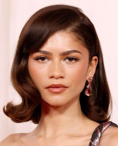 Zendaya Auburn Hair, Zendaya Red Carpet Hair, Zendaya Slicked Back Hair, Zendaya Red Carpet Makeup, Zendaya Hair 2024, Zendaya India, Zendaya Hair Short, Zendaya Bob Haircut, Classy Makeup Elegant