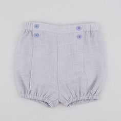 Vintage and classic bloomers! Soft linen blend Front decorative buttons Elasticated waistband and thighs Color: Also available in "ROSY" Model Info: Age 10m & 14m / Size: Small (6-18m) Classic Summer Bottoms With Buttons, Hair Socks, Nest Design, Louise Misha, Boys Romper, Tiny Cottons, Head Hair, Mini Rodini, Decorative Buttons