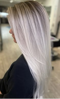 New Hair Look, Warm Scarves, White Blonde Hair, Grey Hair Inspiration, Diy Hair Color, Brown Hair Inspo, Transition To Gray Hair