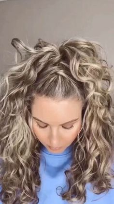 @saçbakımıvesağlığı💫 on Instagram: "Easy Half up tutorial by @curlykiet ✨ Follow @sacbakimivesagligi 💫for more Easy hairstyle ideas" Curl Hair Styles Half Up Half Down Medium Lengths, Long Curly Hairstyles Half Up, Half Up For Curly Hair, Partial Updo For Curly Hair, Shoulder Length Curly Hair Styles Half Up, Half Up Hair For Curly Hair, Shoulder Length Curly Hairstyles Half Up, Puffy Half Up Half Down Hair, Half Up Curly Hairstyles Natural