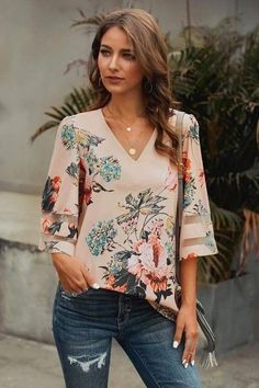 Stylish People, Floral Chiffon Blouse, Day Fashion, Swimwear High Waisted, Chiffon Floral, Bodycon Floral Dress, Corsets And Bustiers, Blouse For Women, Sweater Dress Midi