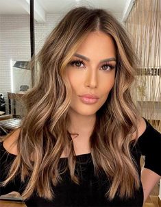 Caramel Money Pieces On Dark Hair, Chriselle Selling Sunset Hair, Mom Fits, Honey Brown Hair, Fall Hair Color Trends, Hair Color Caramel, Brunette Balayage Hair