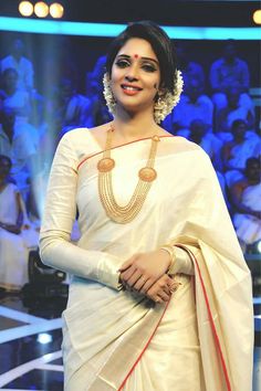 #Onam #Keralasaree | #Nyla Usha | mtwit #Mazhavilmanorama Set Saree Blouse, White Sari, Kerala Saree Blouse, Kerala Saree Blouse Designs, Onam Saree, Kasavu Saree, Full Sleeve Blouse, Kerala Saree