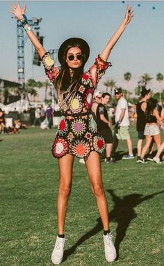 here are some of what fashion's finest wore to coachella to inspire you when you're packing for your festival! Look Da Festival, Boho Dress Pattern, Fest Outfits