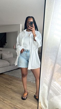 #denimstyle #minimaliststyle #easystyle Minimalist Chic Outfit Summer, Minimalist Vacation Outfits, Effortlessly Chic Outfits Summer, Oslo Summer, Simple Modest Outfits, Chic Outfits Summer, Cap Outfits For Women, Looks Streetwear, Denim Aesthetic