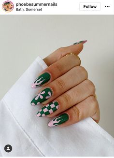 Cute Short Green Nail Designs, Esthetic Nails 2023, Cool Tone Nail Designs, Two Tone Nail Designs, Aesthetic Nails Green, Aesthetic Green Nails, Mani Designs, Nailart Aesthetic, Groovy Nails