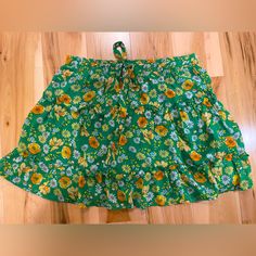 Sienna Sky Green Floral Skirt Women’s Size Medium Never Worn - Great Quality Smoke And Pet Free Household! Floral Print Skort For Vacation, Spring Green Skirt With Elastic Waistband, Green Skirt With Elastic Waistband For Spring, Green Floral Print Flowy Skirt, Green Flared Skirt With Floral Print, Summer Floral Print Skort, Beach Floral Print Skort, Green Cotton Summer Skirt, Beach Floral Print Flowy Skort