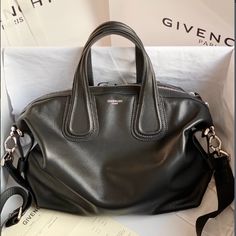 Givenchy Nightingale genuine togo calfskin fabric, original quality, exclusive supply on the entire network, non-market ordinary goods.

(size bottom length 28×height 28×bag mouth 45×bottom width 12) Antigona Givenchy, Givenchy Backpack, Givenchy Nightingale, Givenchy Bags, Givenchy Bag, Lv Purse, Lv Shoes, Fendi Wallet, Lv Belt