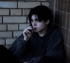 Grunge Face Claim, Dark Pfp Boy, Male Villain Aesthetic, Grunge Guy, Boy With Black Hair, Guys With Black Hair, Luke Castellan, Black Hair Boy, Black Hair Aesthetic