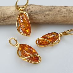 Amber and Gold Set. Elegant honey broen Baltic Amber pendant. Handmade lever back earrings and small tiny pendant. Length of earrings 4cm. Pendant length 3 cm. All parts are gold plated sterlung silver with 925 stamps. Luxury Amber Gemstones For Gift, Cheap Amber Beaded Jewelry, Luxury Artisan Amber Jewelry, Cheap Amber Dangle Jewelry, Bronze Autumn, Tiny Pendant, Amber Gemstone, Amber Pendant, Amber Earrings