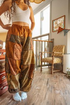 Vetement Hippie Chic, Patchwork Joggers, Looks Hippie, Unique Pants, Pants Boho, Estilo Hippy, Mode Hippie, Earthy Outfits, Estilo Hippie