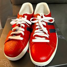 Excellent Condition. Red And White Red Gucci Shoes, Gucci Tennis Shoes, Tenis Gucci, S 10, Gucci Shoes, Shoes Men, Tennis Shoes, Mens Shoes Sneakers, Red White