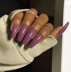 Fall Nail Colors for Black Women: Inspiring 17 Ideas for 2023 - women-club.online Mauve Nails, Unghie Sfumate, Summer Acrylic Nails, Coffin Nails Designs, Short Acrylic Nails, Nail Arts, Purple Nails, Gorgeous Nails, Nail Polish Colors