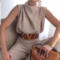 Brand New With Tags. Zara Beige Top. Size Xsmall Ladies Shirts Casual, Chiffon Dress Pattern, High Neck Shirts, Office Blouse, Draped Collar, Straight Clothes, Sleeveless Turtleneck, Loose Blouse, Streetwear Women