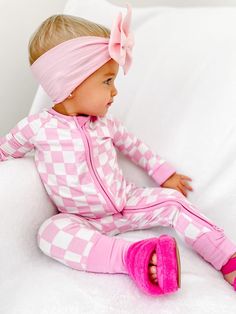 Bubblegum Checker’s made from the softest and most breathable bamboo viscose material, your babe won't want to take this off! Designed for all the love and extra snuggles! Sleep and play with zero irritation with our tag-less garment tags! Can't miss our fold over hand cuffs and footie option for the perfect transition to sleep! Easy diaper changes, you got it-made with a double zipper feature. We promise you’ll love it! All dreamyZzz items are snug fit to meet CPSC compliance Sizes available: 0 Hand Cuffs, Sleep Easy, Girls Gloves, Toddler Flower Girl Dresses, Infant Flower Girl Dress, Baby Christmas Outfit, Foto Baby