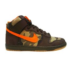 Find NIKE Dunk High Pro Sb 'brian Anderson on Editorialist. Longtime Nike SB team member Brian Anderson’s Dunk High colorway showcases a hunting theme throughout the design, featuring a camo print on the overlays. The Safety Orange accents on the sockliner and Swoosh reference the Hunter Orange garments that hunters wear, while the insole is stamped with a graphic of a man standing in front of a target while holding a gun, with an ‘SF’ logo on his belt buckle as a nod to the city where Anderson Nike High, Nike High Tops, Nike Dunk High, Man Standing, Orange Accents, Nike Blazer, Latest Sneakers, Camo Print, Nike Sb