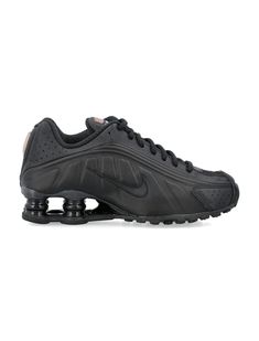 Shox R4 woman's sneakers.Featuring:Synthetic leather upperLace up fasteningLaser perforationsPadded collarNike Shox columns Embroidered SwooshModified, circular waffle outsole Mens Nike Shox Shoes, Shox Nike, Nike Shox R4 Preto, Nike Shox Turbo, Nike Shox R4, Nike Casual, Nike Shox, Casual Sneakers Women, Sportswear Women