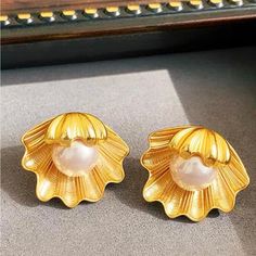 “Pearl In A Golden Clam Shell” Bivalve Seashell Mermaid Ocean Sea Beachy Vacation Surfer Classy Chic Stud Post Earrings. White Pearl Orb Nestled In A Golden Half-Closed 3d Rippled/Scalloped Gold Clam Shell. The Two Halves/Valves/Shells Of The Clam Sandwich The Pearl. The Clam Has Striated Lines/Texture. 925 Sterling Silver Posts. Hypoallergenic. Lead & Nickel Free. New. *Also Available In Matching Necklace! Measurements: Eardrop Length: 1” Eardrop Width: 1.2” If You Want It, Don’t Let It Get Awa Summer Gold Pearl Drop Earrings, Gold Pearl Drop Earrings For Summer, Gold Pearl Earrings For Summer Gifts, Gold Pearl Earrings As Summer Gift, Gold Pearl Earrings Perfect For Summer Gifts, Gold Pearl Earrings For Summer, Summer Shell-shaped Pearl Jewelry, Summer Shell Pearl Jewelry, Gold Shell With Pearl Drop