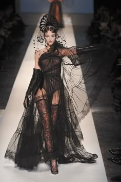 Black Wedding Dress Gothic, Unusual Wedding Dresses, Wedding Dress Black, Paul Gaultier Spring, Runway Fashion Couture, Collection Couture, Fancy Wedding Dresses, Couture Mode, Couture Runway