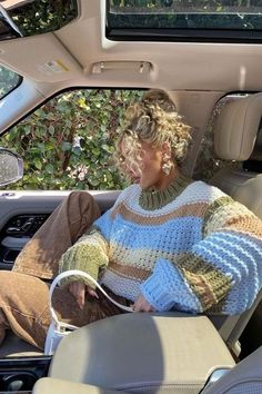 Cozy Cute Outfits Summer, Fall Flower Picking Outfit, Cold Weather Coastal Outfit, East Coast Aesthetic Outfits Winter, Outfit Ideas For Blonde Hair, Beachy Sweater Outfit, Nice Sweater Outfits, Outfits To Wear With Your Hair Up, Cool Outfit Inspiration