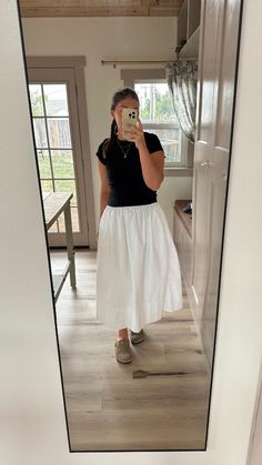 White skirt - self drafting YouTube tutorial (linked) Black tee shirt - target Shoes - Birkenstocks White Skirt Outfit, Dream Skirt, Shirt Target, Diy Maxi Skirt, White Skirt Outfits, Italy Fits, Simple Skirt, Target Shoes, Black Tee Shirt